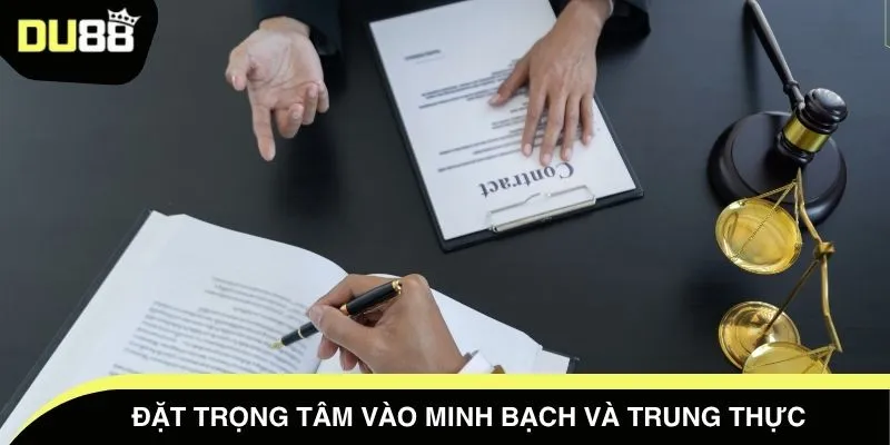 Đặt trọng tâm vào minh bạch và trung thực 